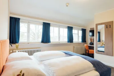 Hotel Myky Pinneberg Hotels in der Nähe von Aussichtspunkt am See
