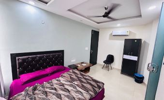 ICY White Varn Residency