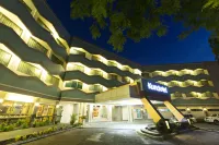 โรงแรมโกลเด้นฟีลด์ คุนดูเทล - ที่มีสระว่ายน้ำ