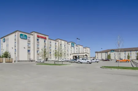 Quality Inn & Suites Отели в г. Гранд-Прери