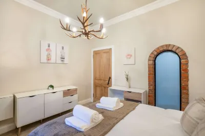 Stylish 2 Bed Flat-Free Parking Hotels in 