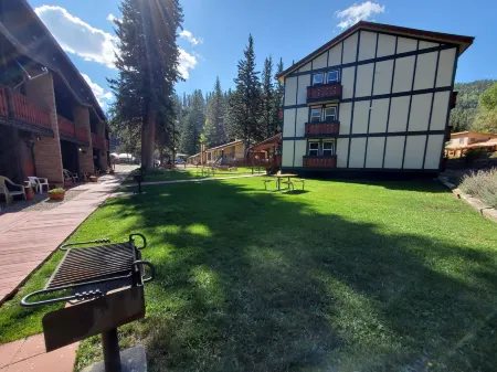 Auslander Condominiums