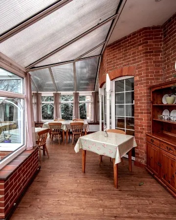 Trivelles Waterhall Country Gatwick Hotel & Airport Parking Отели в г. Север Хоршем