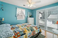 Beach house 2 blocks from the beach, beach badges, towels, chairs, and parking Hotel in zona Casino Pier's Sky Ride