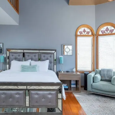 Comfortable & Spacious Luxury Home w/ Chef’s Kitchen only 15 mins to Boston