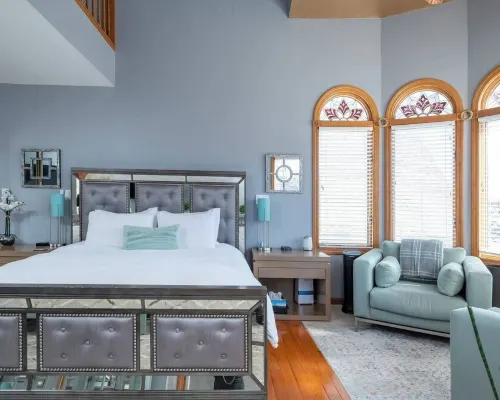 Comfortable & Spacious Luxury Home w/ Chef’s Kitchen only 15 mins to Boston Hotels in Everett