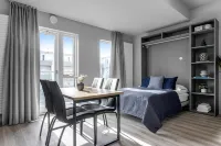 B18 Apartments - parking
