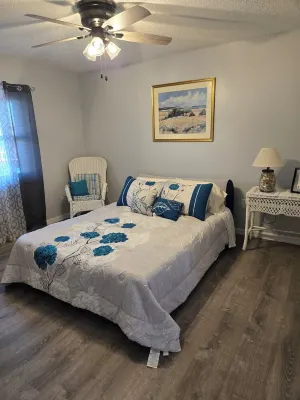 Newly Renovated 3-BR 2 Bath home. Close to Restaurants & Mineral Springs Hotels near North Port Aquatic Center