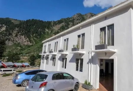 The Base Camp Отели рядом с достопримечательностью «Naran Valley»