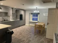 Cosy Apartment above Village Pub Hotel a Buxton