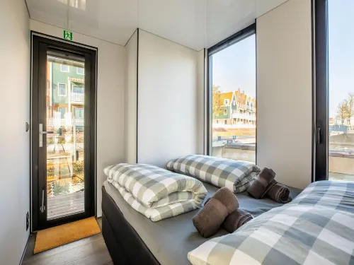 Beautiful Houseboat with Shared Pool Hotels in Volendam