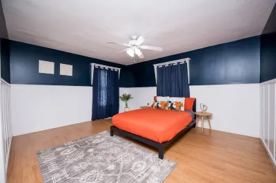 Cozy & comfortable, remodeled house. Stylishly decorated & close to everything!