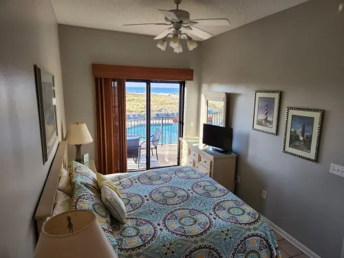 Book Now for Spring Break! Beach Front. No Elevators Needed!
