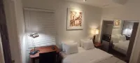 Guest Suite: No Stairs, Driveway Parking, Baby Crib, Pool Pass by Ameridency 메모리 워크 공원 주변 호텔