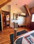 Beautiful Lodge on the Yellowstone River! - 발코니