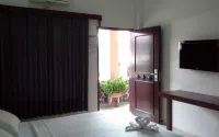 Raya Resort Hotel Hotels in Mojoroto