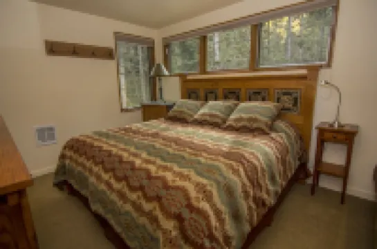 Taos Ski Valley 2 Bdrm/Sleeps 6/Directly Next Door To The Children's Ski School