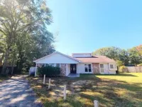 Beautiful 5 bedroom home w/ fireplace. Close to all attractions in Mobile area Hotels near Walgreens