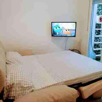 Apartment 5 minutes walk from the beach + wifi + AC, ideal for families Rooms