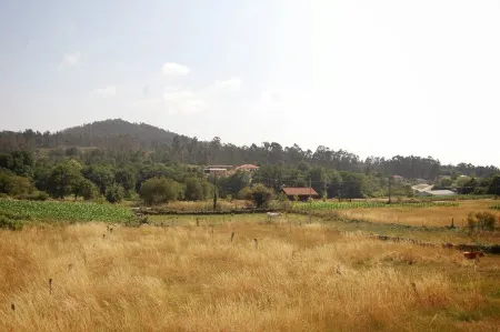 Tranquility and Privacy in Rías Baixas Surrounded by Trees in a Galician Village Отели рядом с достопримечательностью «A Lama»