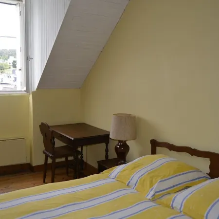 Typical Morgat house 150m from the beach with private garden