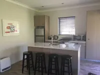 Cozy 3 Bedroom Cottage with Pool Hotels in Cardrona