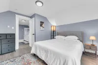 Quaint 2BR in Historical Little Italy