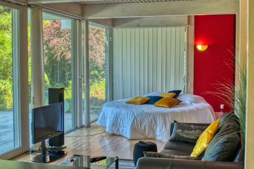 Contemporary villa with pool, spa and sauna in the heart of unspoilt nature