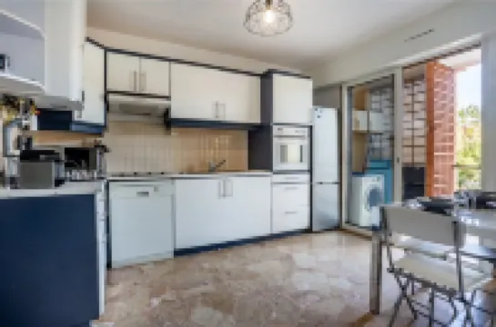 Beautiful T3 in a residence with swimming pool, 5 minutes from the beach