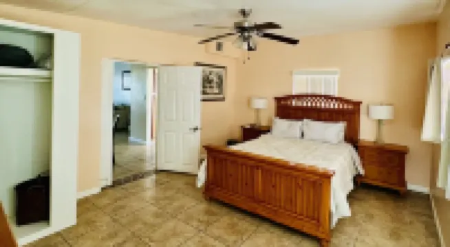 Quiet retreat 15 minutes from downtown Orlando, Orlando Airport International! Hotels near Englewood Park