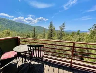 Sky Ridge - hilltop cabin with stunning views