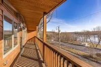 Spacious light-filled house near Stillwater - The Stone's Throw Riverhouse