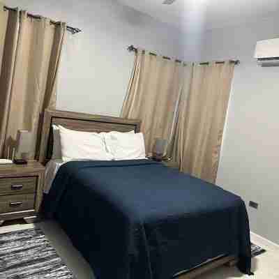 Cozy 1 Bedroom In The Quiet Of Diamond Estate. Equipped With All Amenties. Rooms