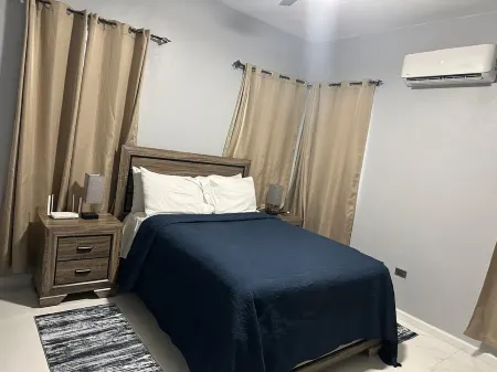 Cozy 1 Bedroom In The Quiet Of Diamond Estate. Equipped With All Amenties. Отели рядом с достопримечательностью «Нанни Кей»