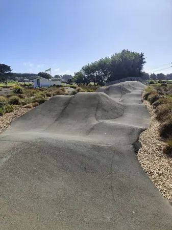 GreatHoliday Home Literally walk in with food and walk out . Everything supplied