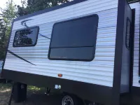 New travel trailer 5 steps from waters edge on Lake Superior!