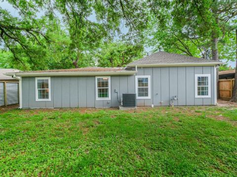 Stylish and Cozy~ Springbranch.