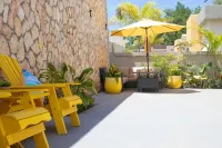 Family friendly, contemporary home w/rooftop terrace - 5 min from the beach