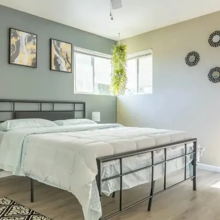 Spacious 4-bedroom house in charming Yakima with AC, WiFi