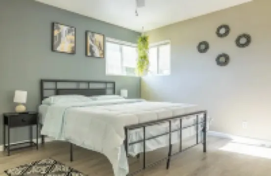 Spacious 4-bedroom house in charming Yakima with AC, WiFi