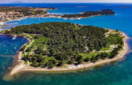 Air-conditioned apartment 250 m from the beach with private boat mooring