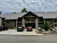 Modern & Comfy, winter is here, near Cade's Cove in Townsend, the peaceful side! Hotels near Smoky Mountain River Rat Main Tubing Outpost