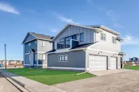 Cozy 2BR Carriage House with Waterfront Views