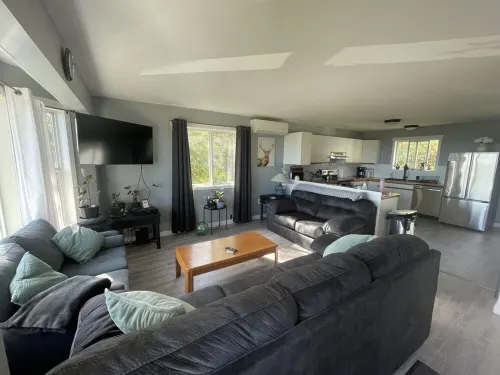 Sunrise Mountain view Skidegate full house, sleeps 8 Haida Gwaii central private