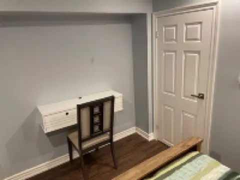 Modern bsmt apmt | King & sofa bed | Free parking