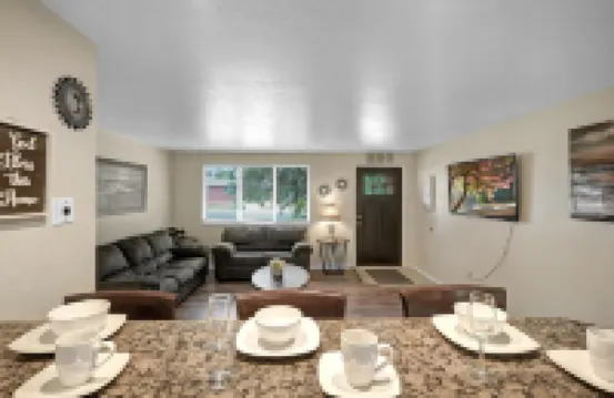 Large 2 bedroom home with HUGE Yard * Easy Access