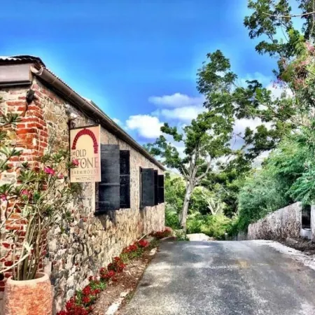 Cozy Condo 3 minutes away from Magens Bay beach!