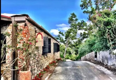 Cozy Condo 3 minutes away from Magens Bay beach! Hotels in 