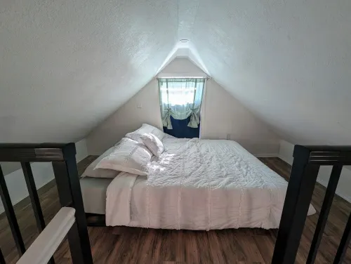 Charming Cottage in Central Salem