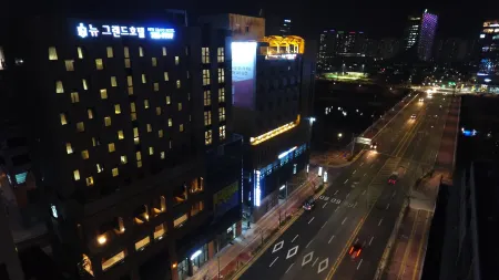 New Grand Hotel Отели рядом с достопримечательностью «Чинянхо»